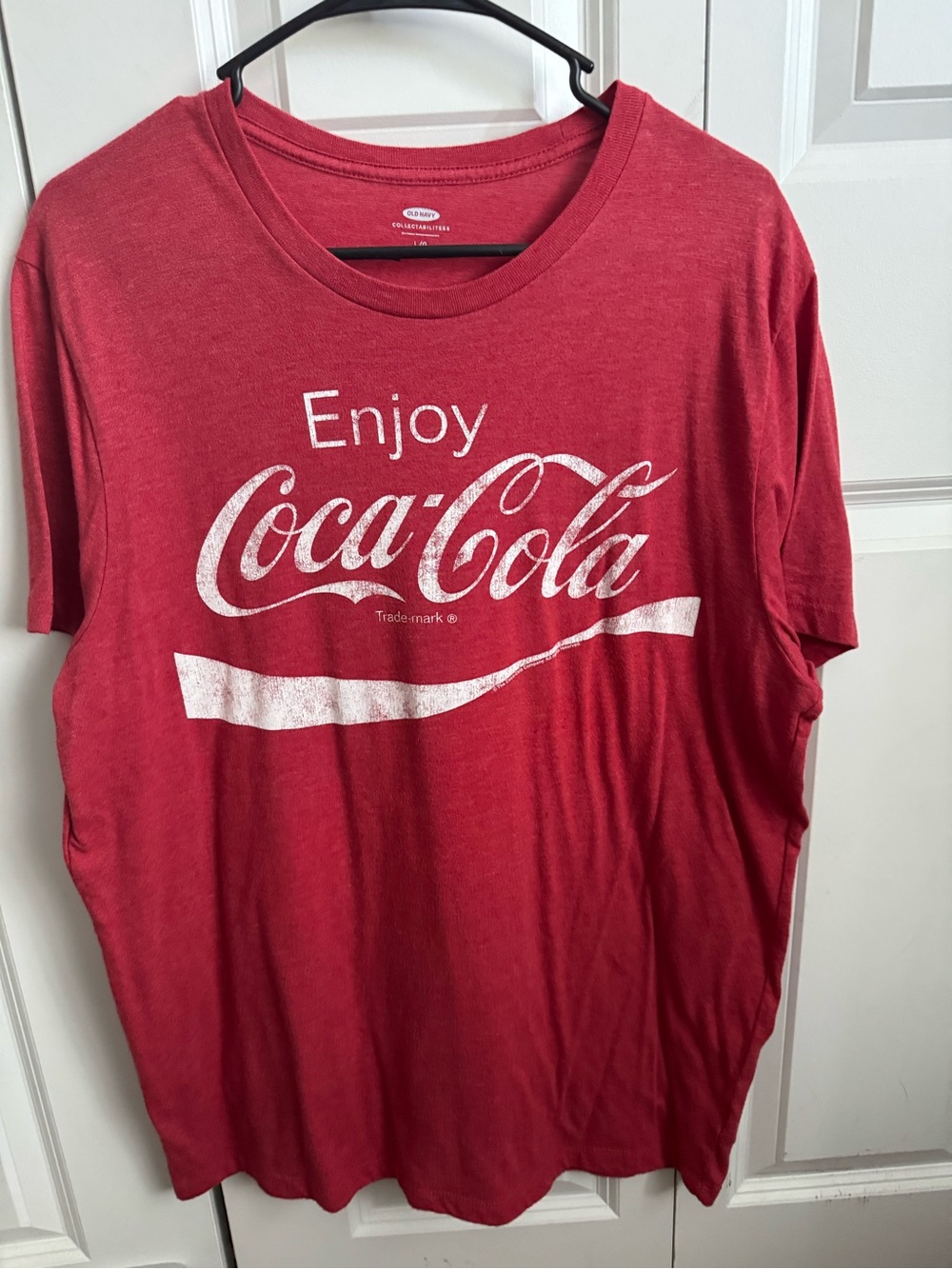 🌟 5 for $20 or $6
Old Navy Men’s Red Coca-Cola Graphic Tee